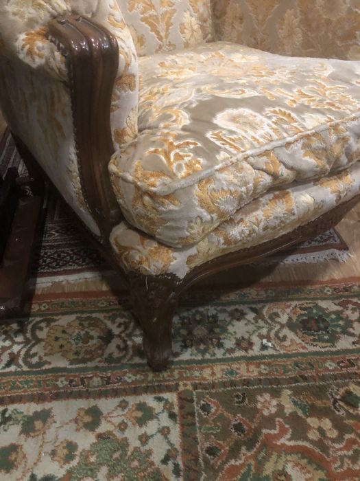 Sofa de 1 lugar forrado a veludo