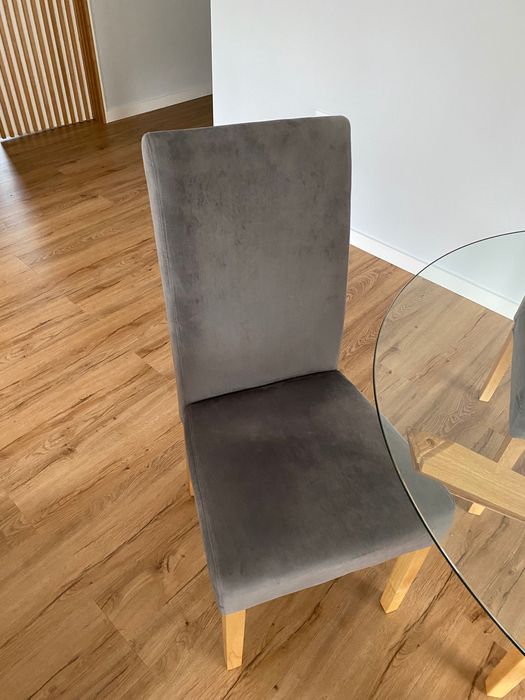 Mesa de jantar com cadeira