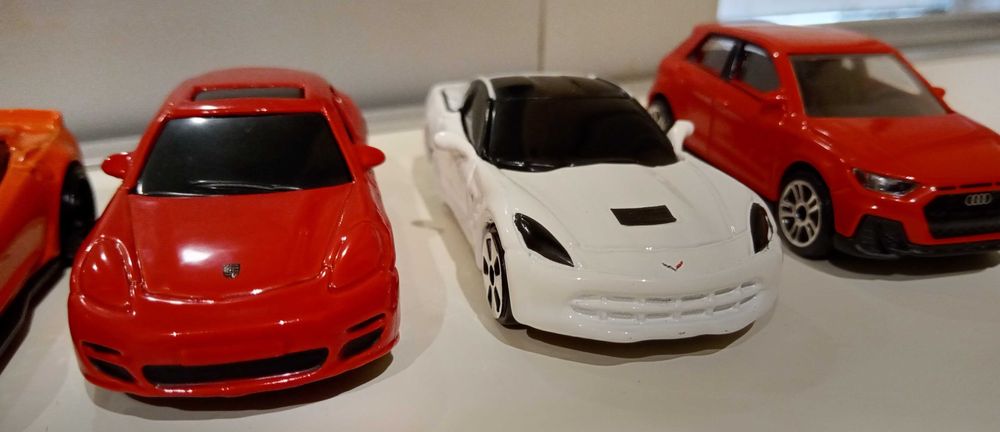 Hot Wheels e outros - 15 carros