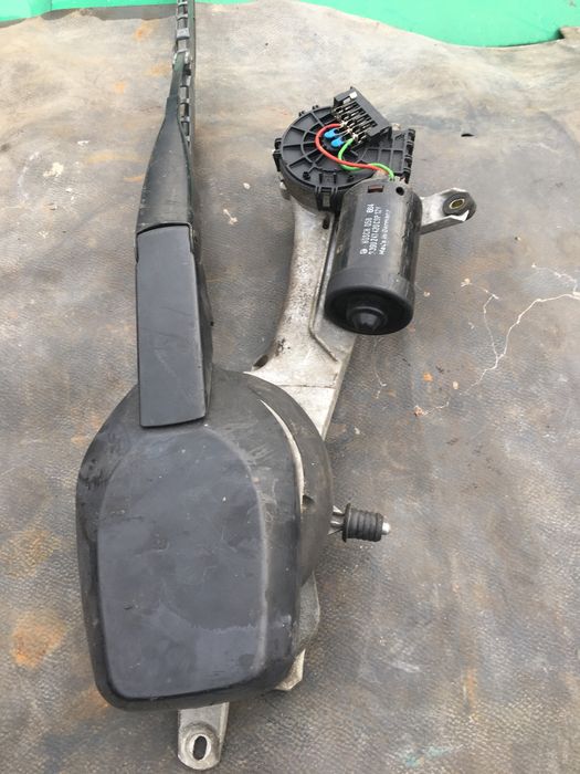 Передній дворник в зборі мерседес 124-210