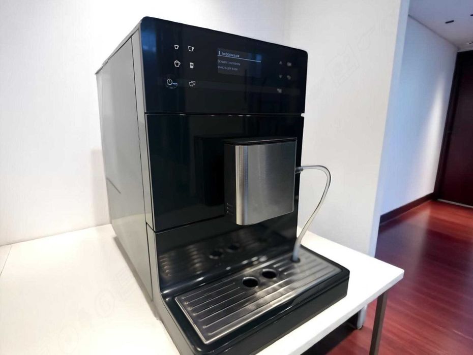 Кавомашина бу CM 5300 Black Obsidian, автомат з молочним модулем