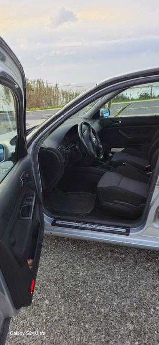 Vende-se VW Golf 1600, gasolina (edição especial 25 anos) - 50520 Kms