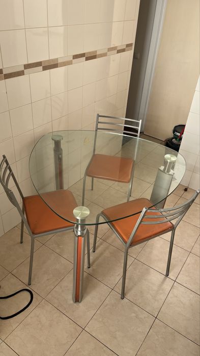 Mesa de vidro de cozinha com 3 cadeiras