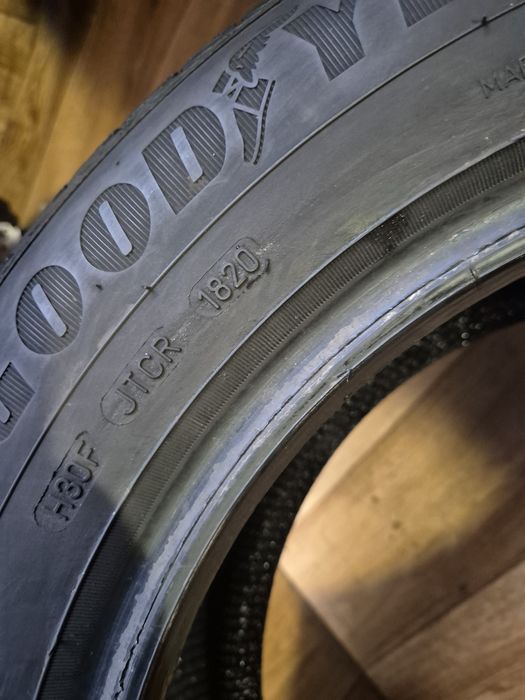 205/55/16 Good Year para Całoroczne 7mm 20r