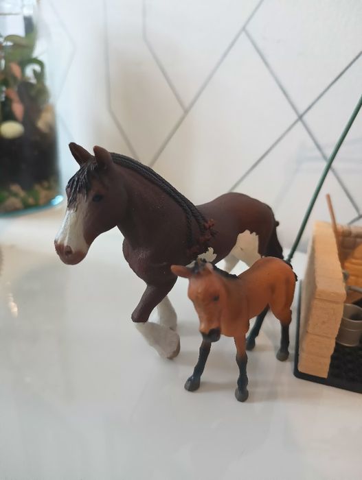 Zestaw Schleich myjnia i konie całość