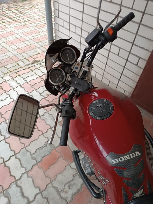 Продам Honda cb400