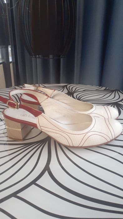 Білі шкіряні туфлі босоніжки