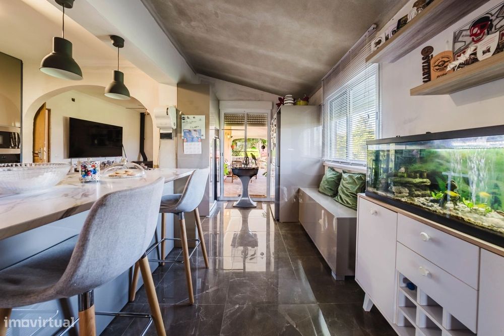 Moradia T5+1, c/ Suite, 3 Wc´s, 2 Salas, 2 Escritórios, Parqueament...