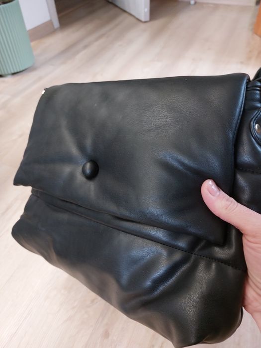 Якісна чорна стьобана сумка