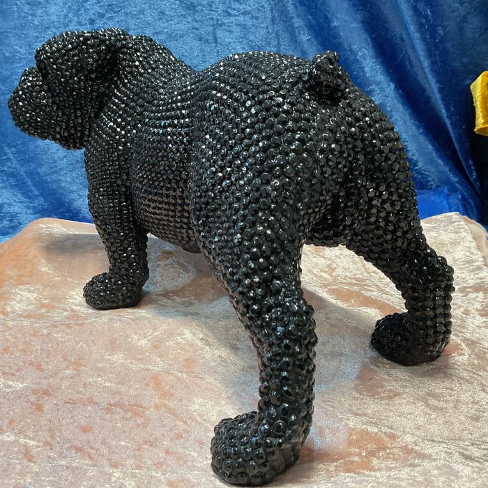 Cão buldog escultura com 37x20x12 cm