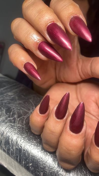 Unhas de gel e pestanas