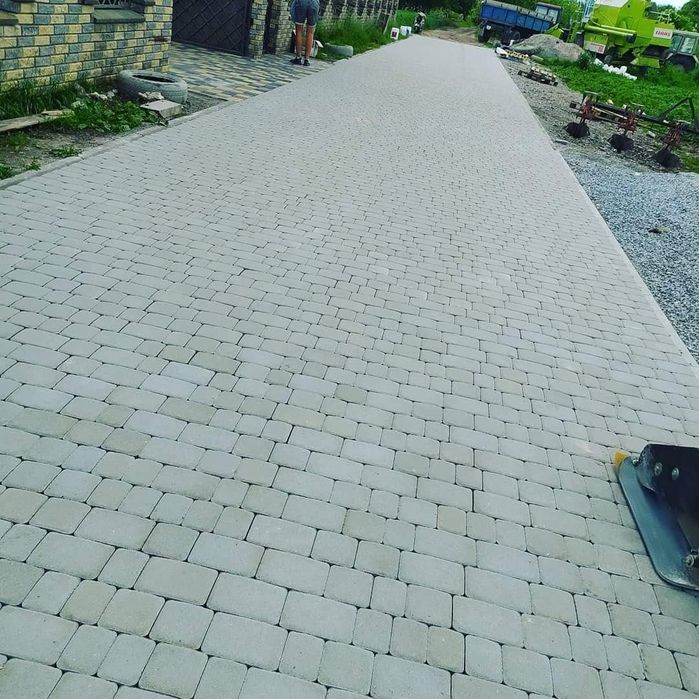 Професійне вкладання бруківки.