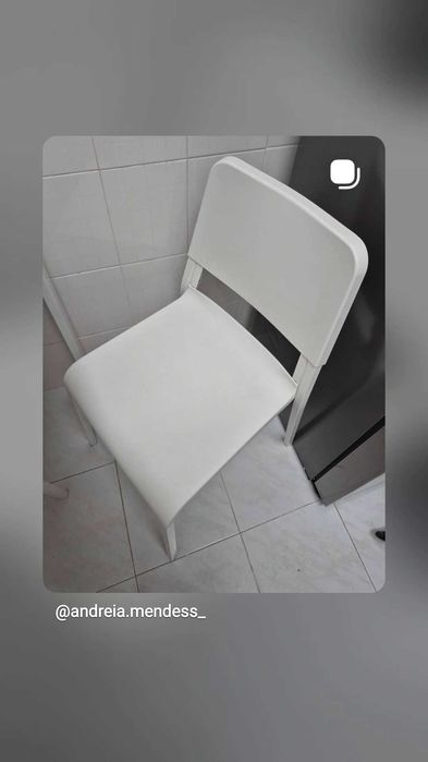 Mesa de cozinha com cadeiras