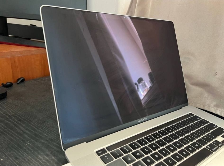 MacBook Pro 16 2019 i7 32GB 4GB 512GB SSD