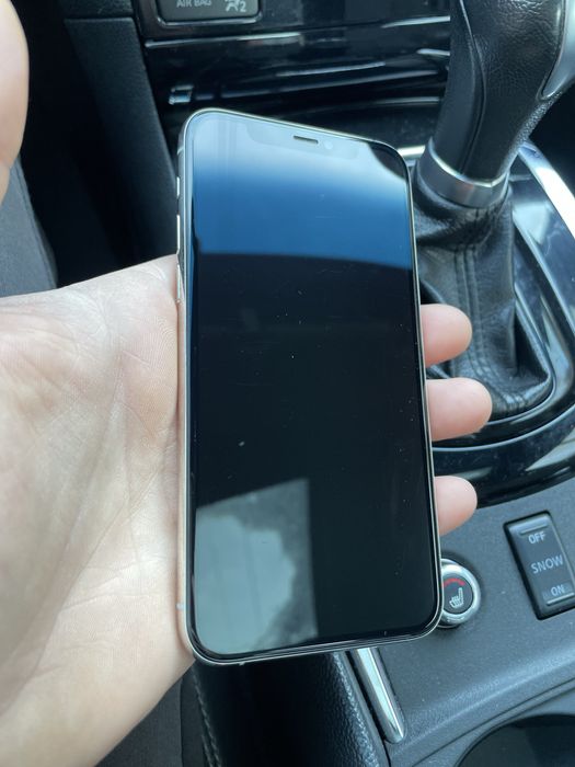 Iphone  11pro/64 gbWhite  nevelock