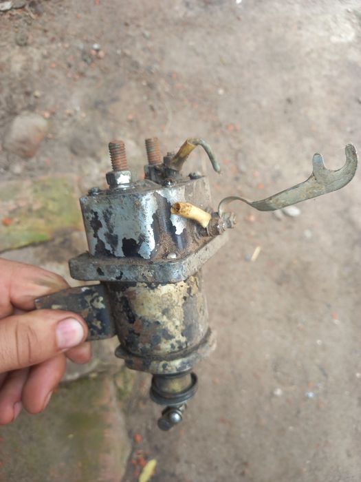 Втягующе реле ЗИЛ 130 131 нове є двох видов