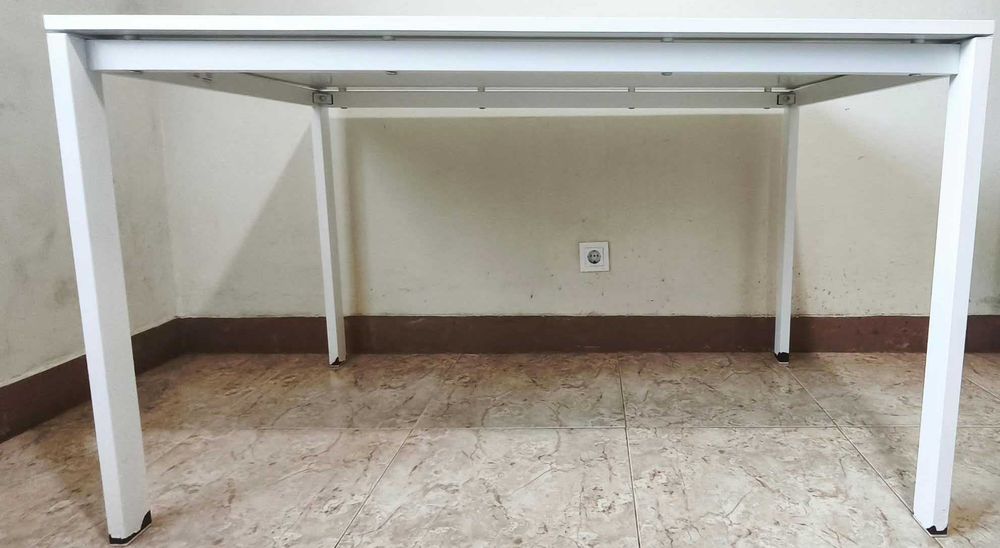 Mesa IKEA MELLTORP — Branca — 125 × 75 cm