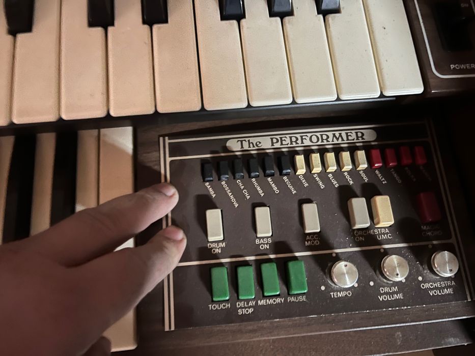 Piano musical em bom estado