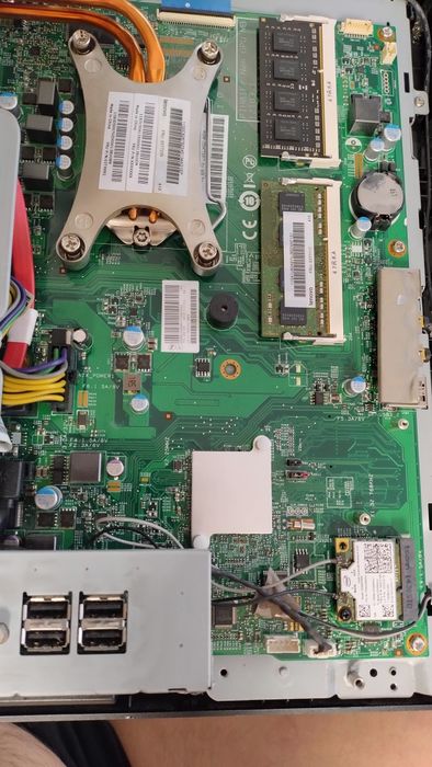 Komputer AIO Lenovo M73z I5 4x2,90G/DDR3 8G/SSD64G/HDD500G/DVD/Win11P