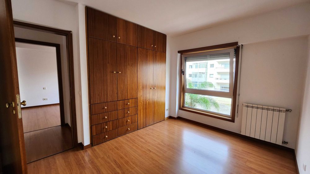 Arrenda-se apartamento T2 Vale das flores