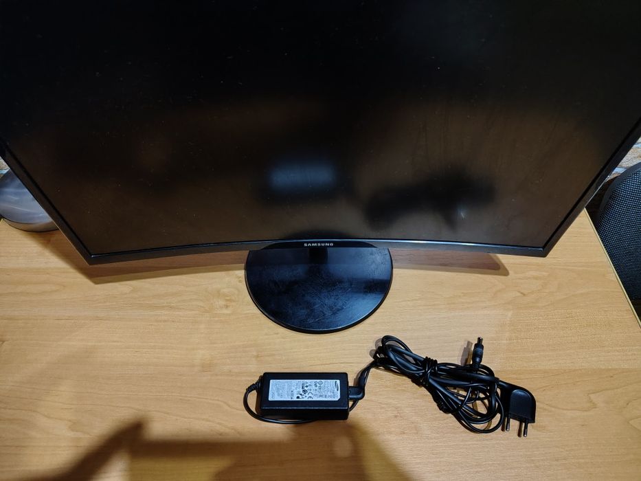 Монітор 24" SAMSUNG Вигнутий LED