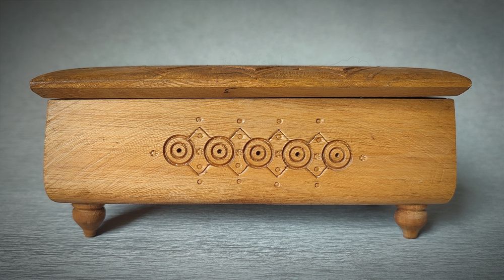 Скринька, шкатулка дерев'яна
