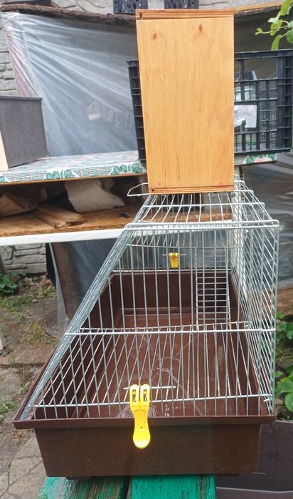 Продам клетку для животных с домиком.