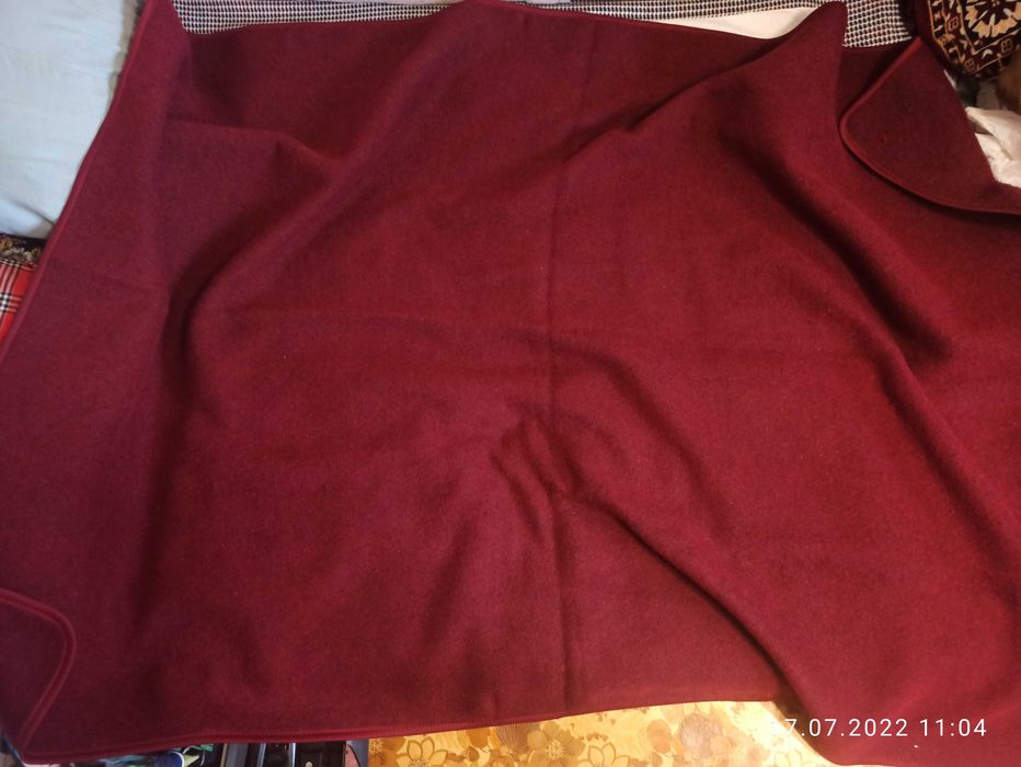 продам одеяла и подушки диванные и из куриного пера