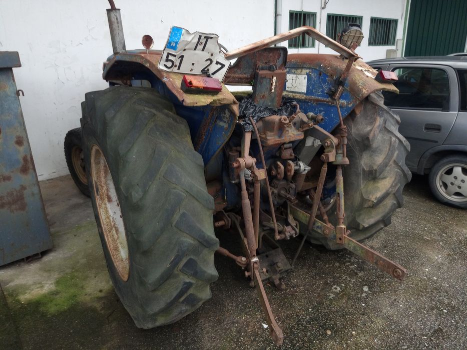 Trator leyland 262 com direção hidráulica