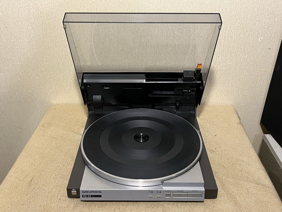 Качественный автоматический проигрыватель винила TECHNICS / GRUNDIG PS-30