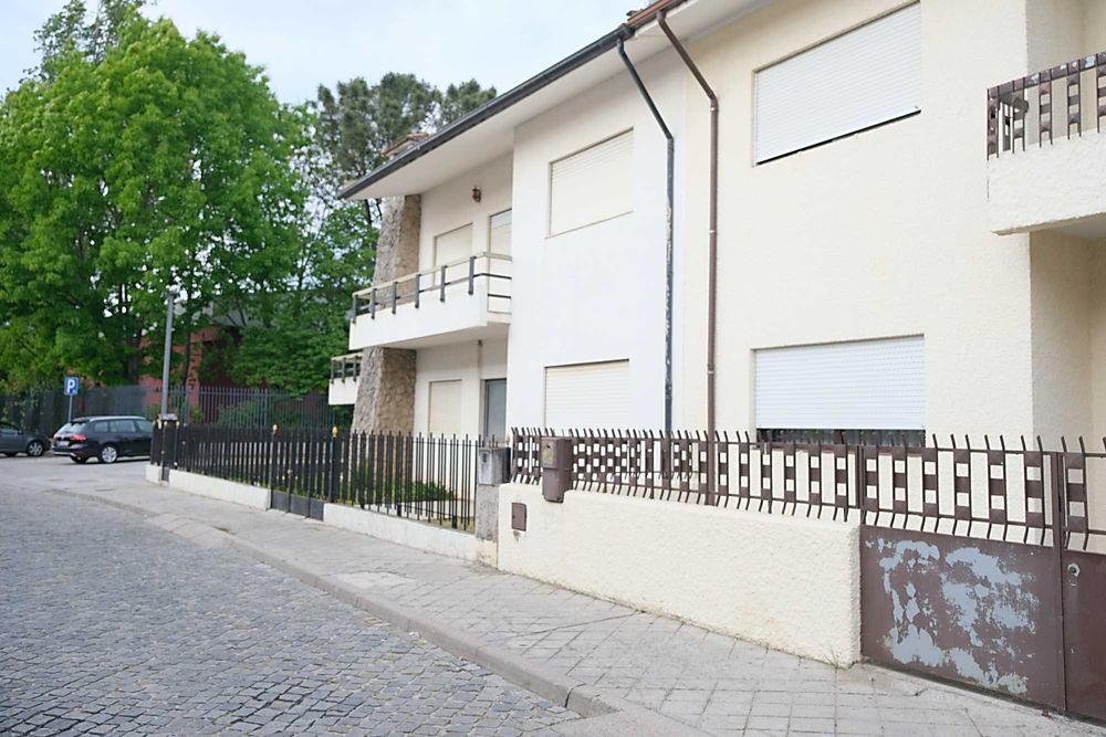 TROFA-Moradia T4 no centro - a 15 min do Porto