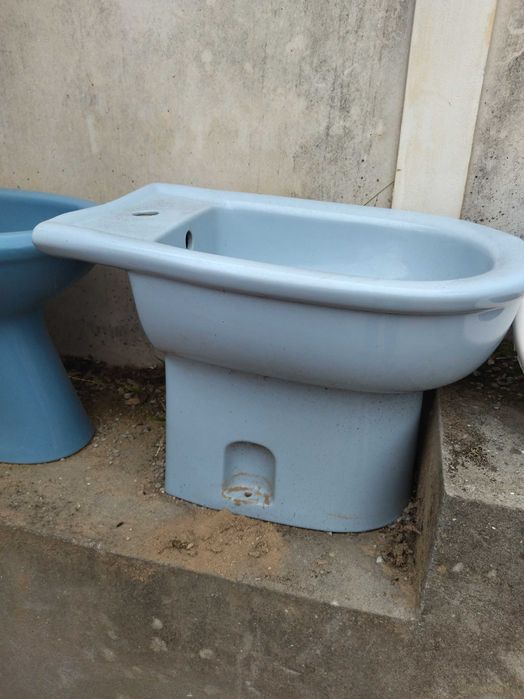 Bidé novo azul claro