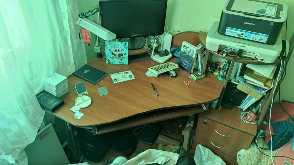 Стіл комп'ютерний