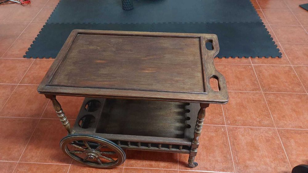 Carrinho de chá antigo, em bom estado