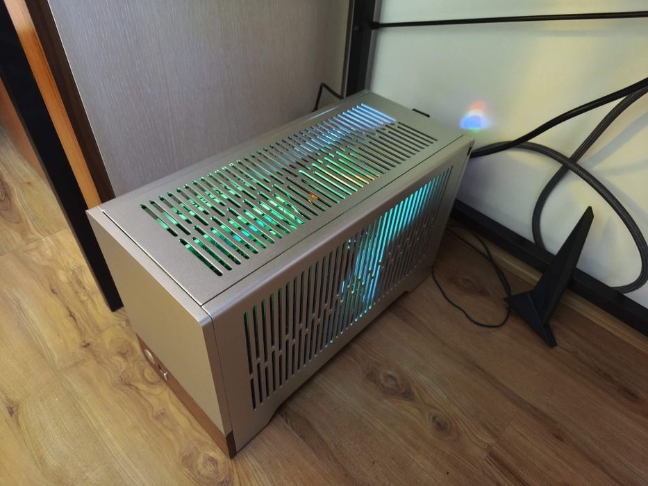 Mini-ITX PC ( RTX 4070 Ti, 32Gb Ram, 3.5 Gz proc, SSD ( 2+4TB)750w pow