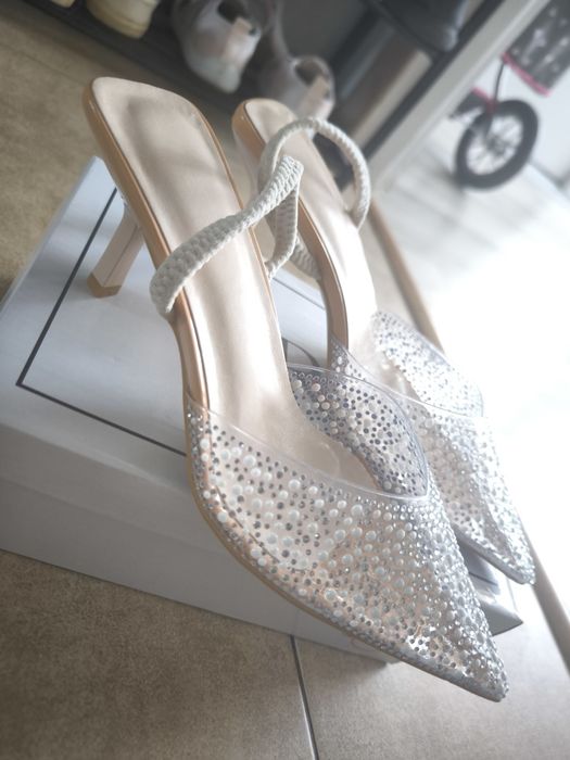 Piękne buty na lekkim obcasie Shein 38
