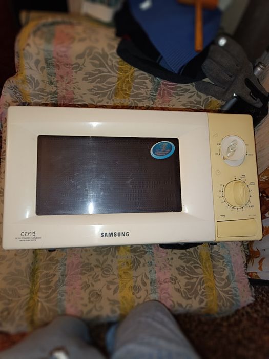 Мікрохвильова піч Samsung.