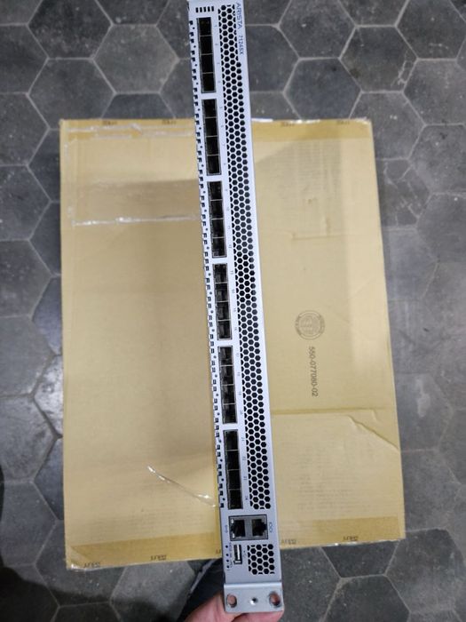 Керованный комутатор Arista DCS-7124SX