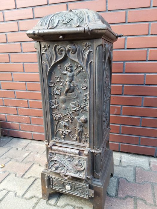 Zabytkowy piecyk żeliwny