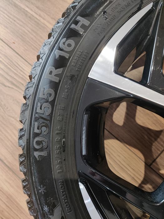 KOMPLET KOŁA ZIMOWE 16" HYUNDAI Bayon- 195/55 R16 Semperit