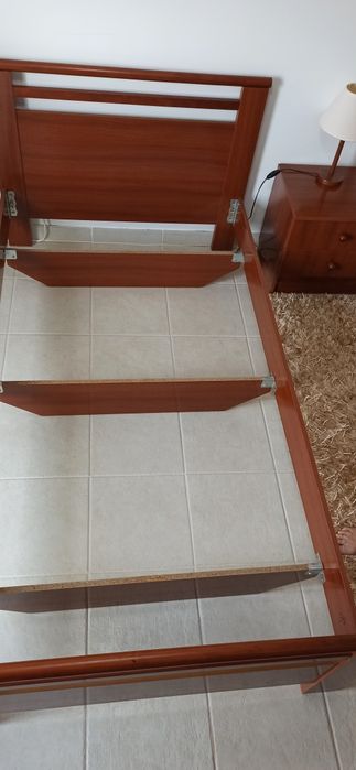 Cama de solteiro+Estrado+Colchão+Mesa cabeceira
Apenas aqueles pequenos "toques" que se vê nas fotos.
Sem entrega e preço não negociável.
