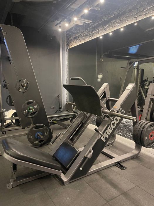 Силовые тренажеры Precor , Жим ногами , Гиперэкстензия жим лежа