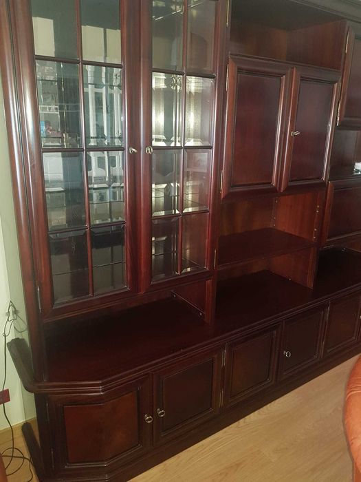 Estante em vidro e madeira para sala