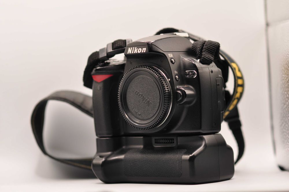 Nikon D60 + Punho Vertical/Grip + 2 Baterias – Excelente Estado  (19k disparos)