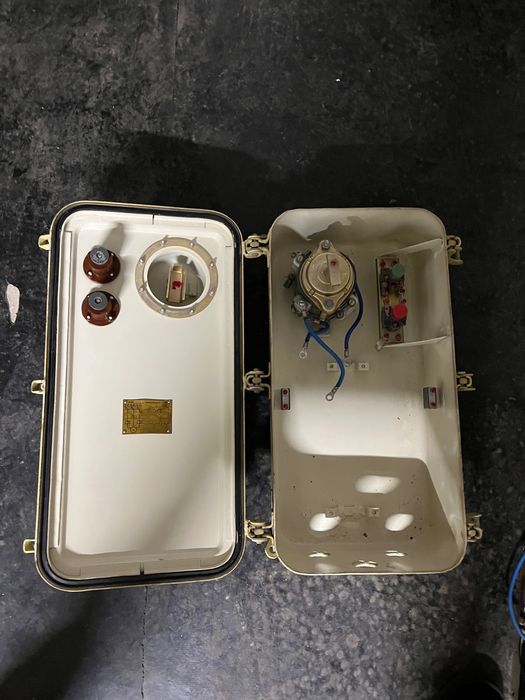 Электрический щит основного и резервного питания.