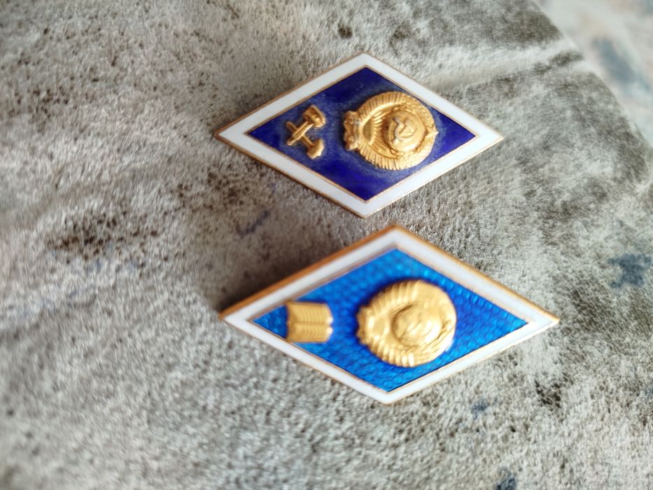 Значки. Одним лотом. Договорная.