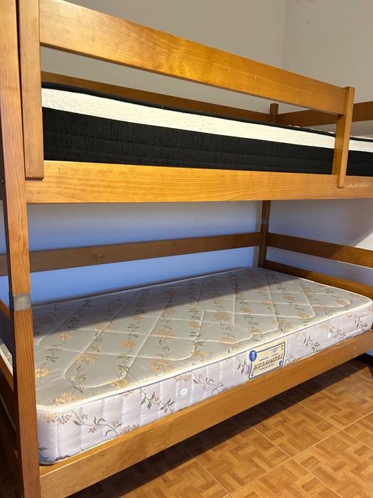 Beliche em pinho em bom estado