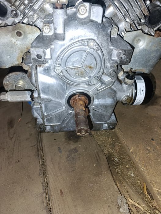 Kosiarka traktorek Silnik spalinowy Briggs & Stratton 22 km 2 cylindry Intek