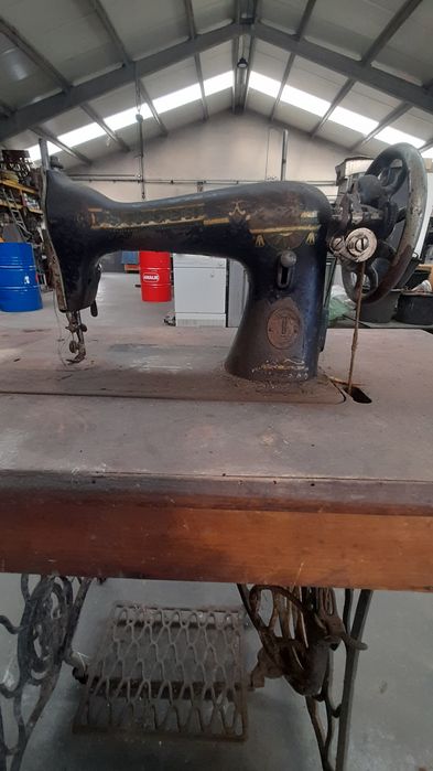 Máquina singer a funcionar