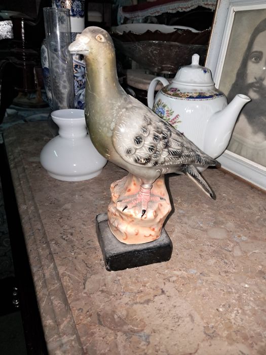 Estatueta de pimbo em louça
